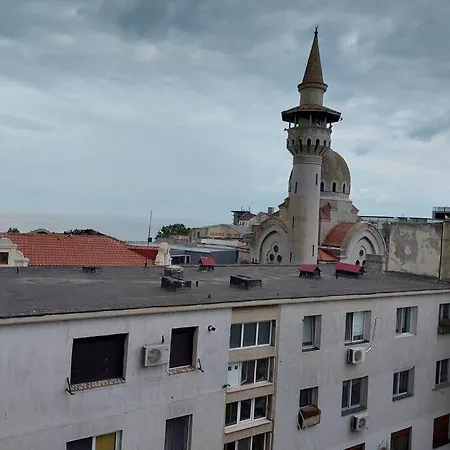 Apartament Situat In Centrul Vechi Al Constantei Apartment
